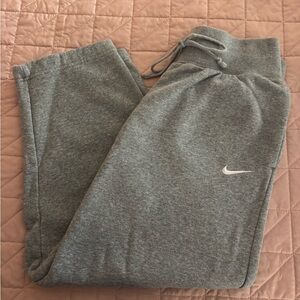 Nike Women’s Heather Gray Sweatpants Size Large
